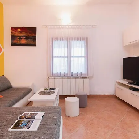 Holiday home Lovely In